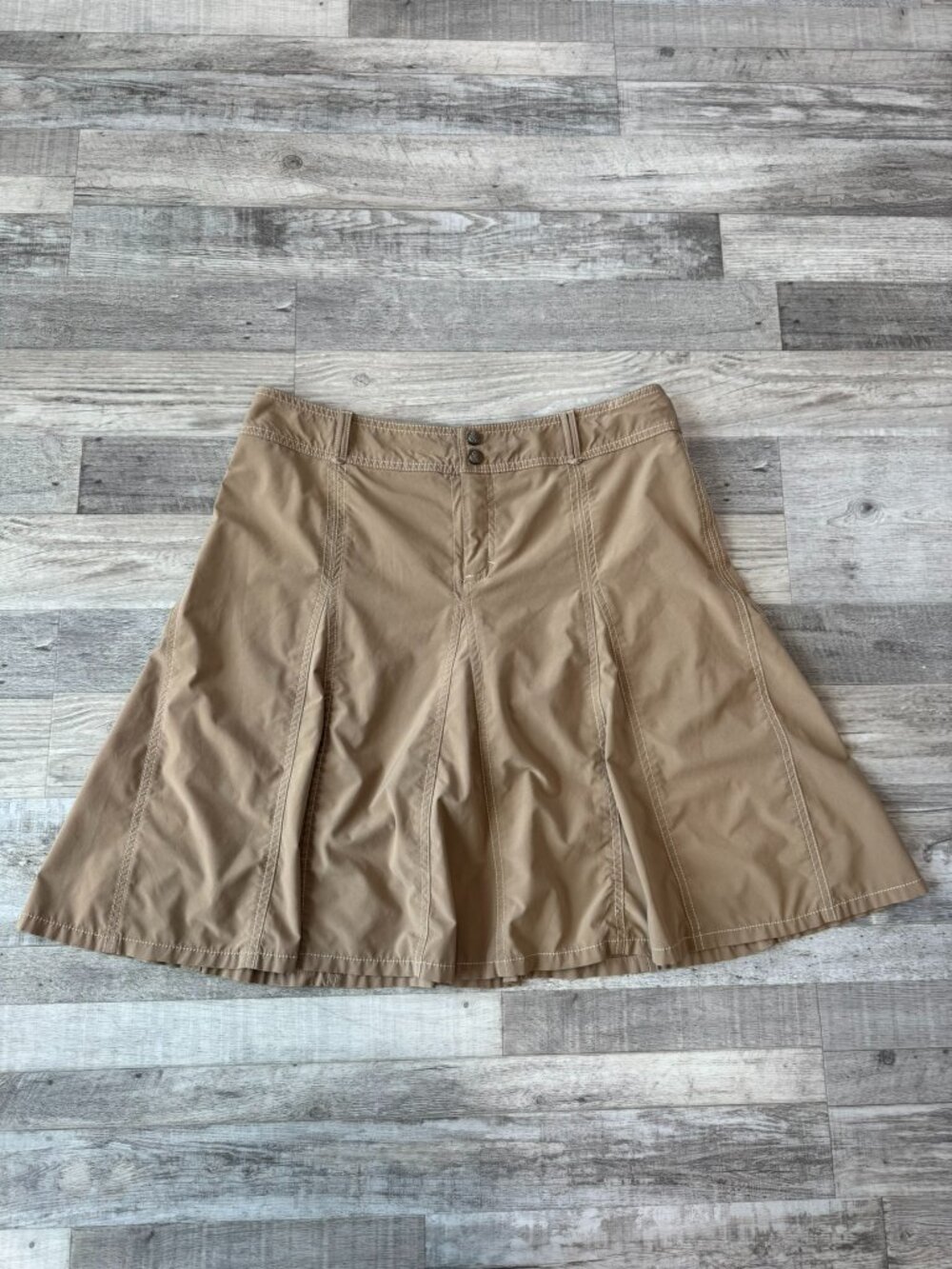Athleta tan athletic lightweight knee-length skort size 12 G48
